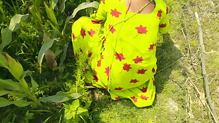 Outdoor girl came back to his house and had sex