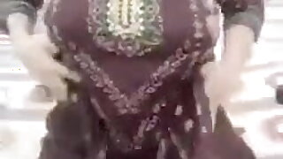 Desi aunty shows sex with toy