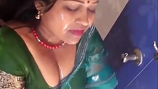 HOTTEST BATHING BY HOT AUNTY