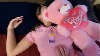 Tiny stepdaughter takes stepfather'_s creampie in her tight pussy