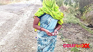 कोमल आया था, महामारी भूमि चाहती थी कि बिल्ली सड़क पर खड़ी हो, कुतिया